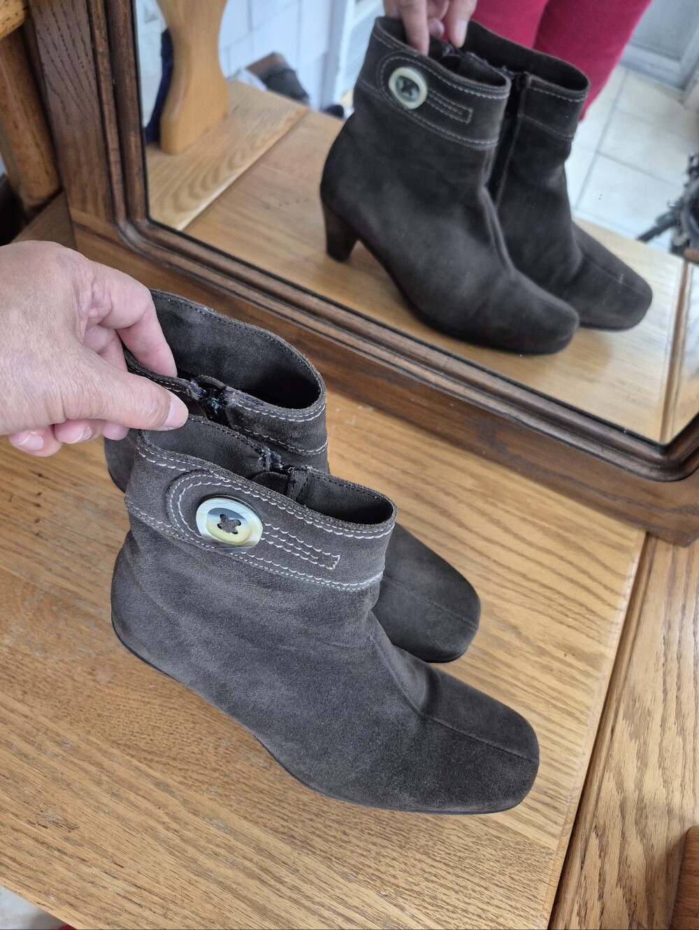La Canadienne Taupe Suede Waterproof Zip Ankle Boots Booties 7.5 M